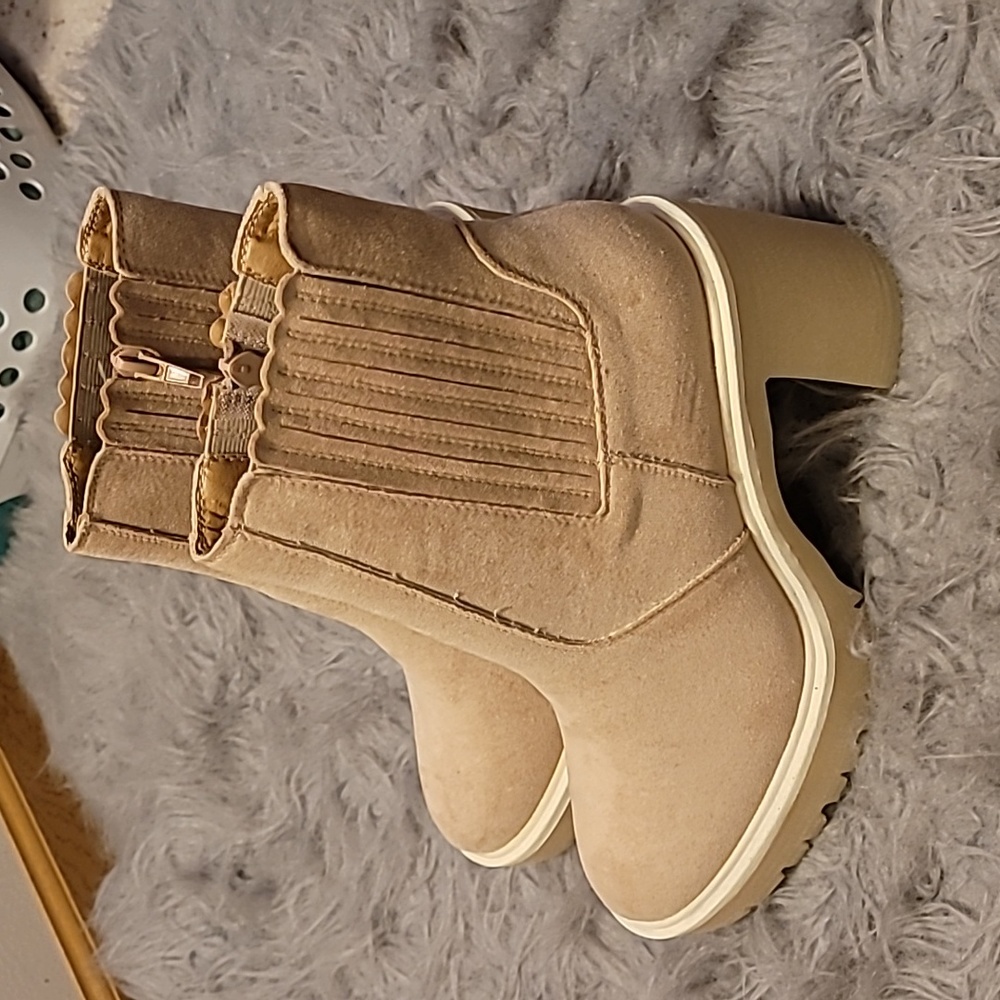 Stasi Lug Sole Chelsea Boot